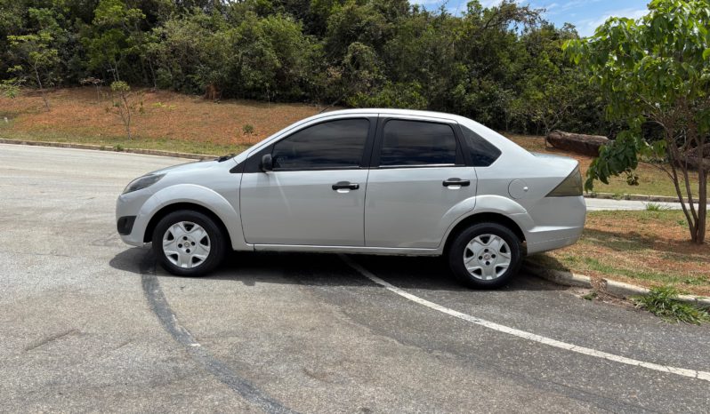 Ford Fiesta 1.6 Sedan full