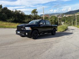 Ram Classic Laramie Night Edition 5.7 4×4