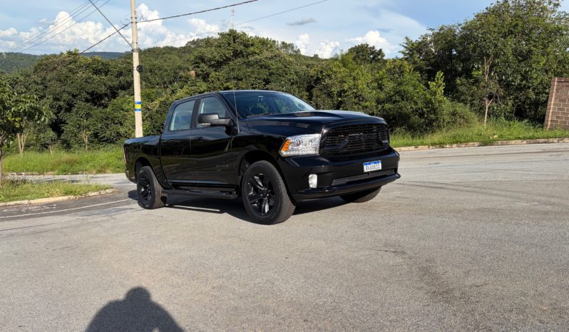 Ram Classic Laramie Night Edition 5.7 4×4 full