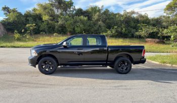 Ram Classic Laramie Night Edition 5.7 4×4 full