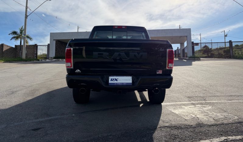 Ram Classic Laramie Night Edition 5.7 4×4 full