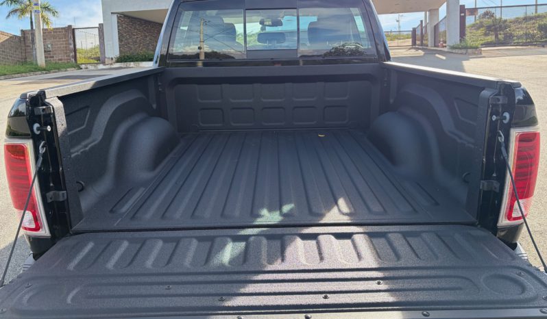 Ram Classic Laramie Night Edition 5.7 4×4 full