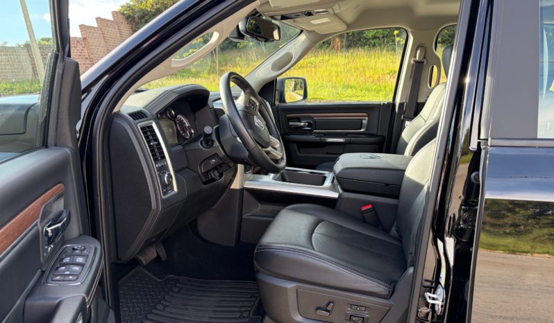 Ram Classic Laramie Night Edition 5.7 4×4 full