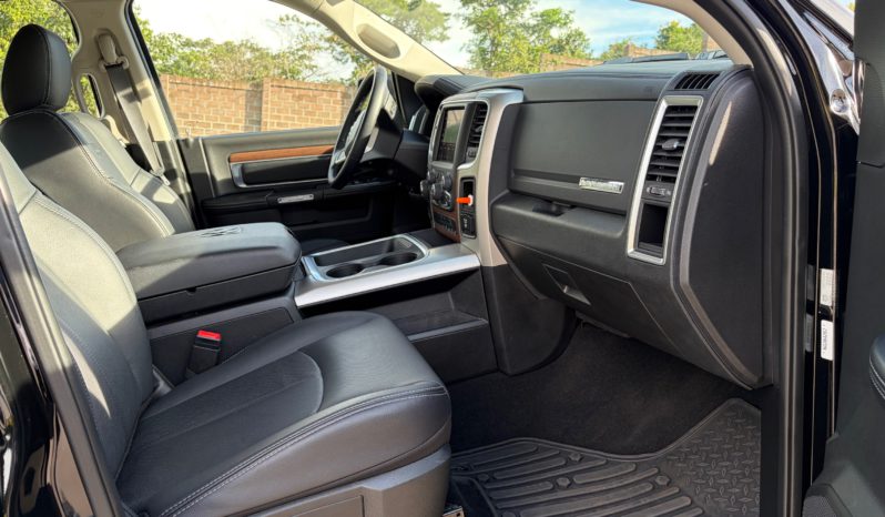 Ram Classic Laramie Night Edition 5.7 4×4 full