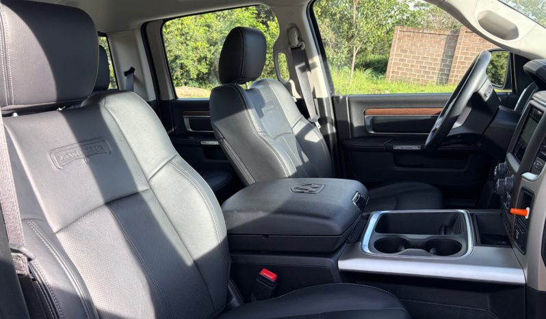 Ram Classic Laramie Night Edition 5.7 4×4 full