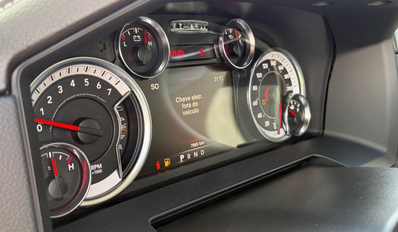 Ram Classic Laramie Night Edition 5.7 4×4 full