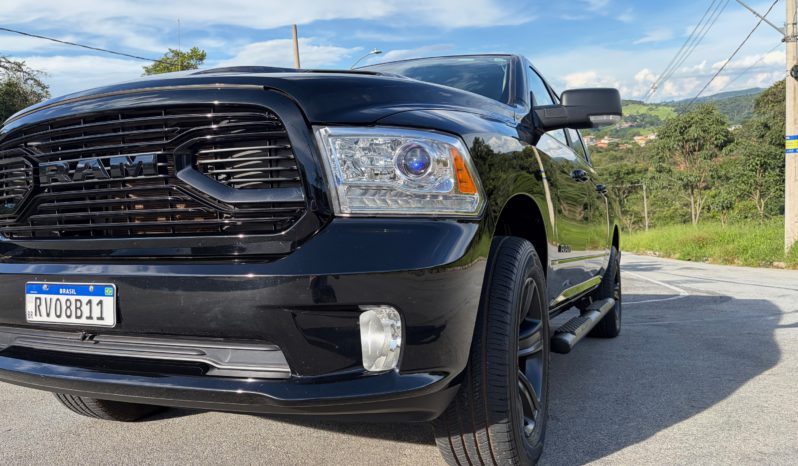 Ram Classic Laramie Night Edition 5.7 4×4 full