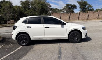 Volkswagen Polo Track 1.0 full
