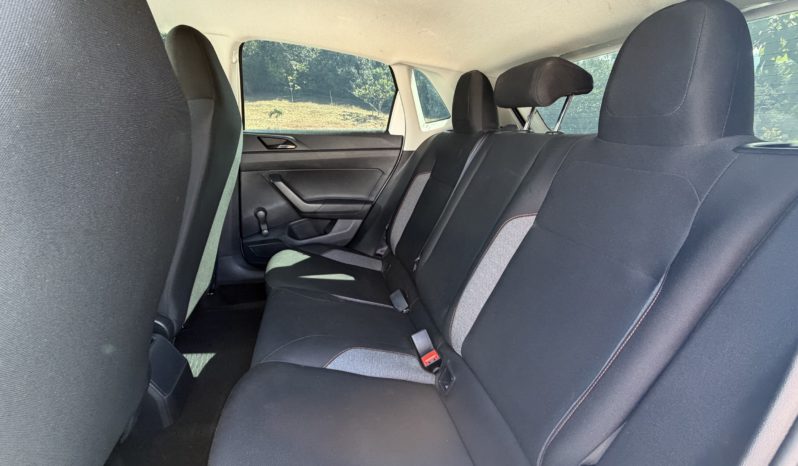 Volkswagen Polo Track 1.0 full