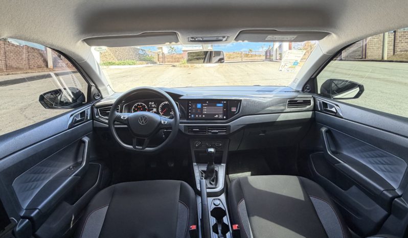 Volkswagen Polo Track 1.0 full