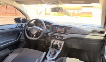 Volkswagen Polo Track 1.0 full